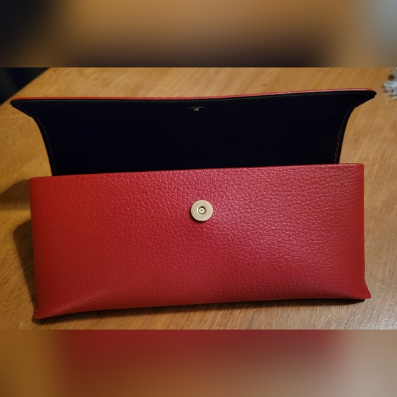 ✨️ FREE ✨️ GUESS Eyeglass Case | Red Sunglasses Case - Picture 4 of 4